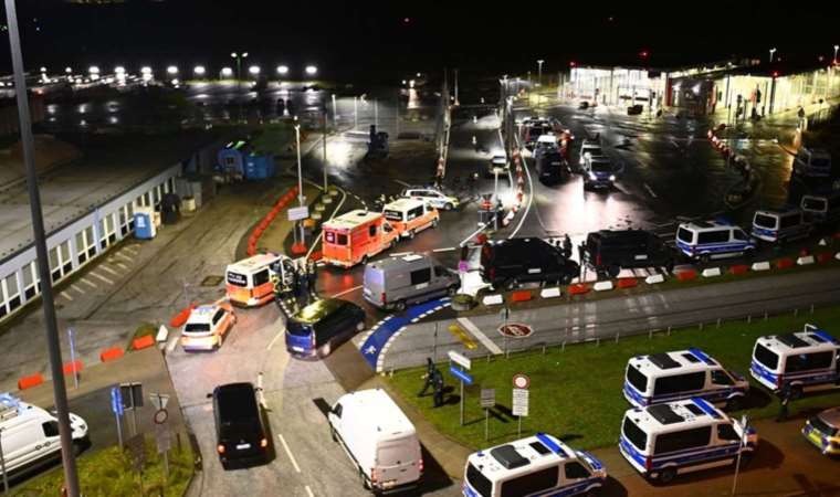Hamburg Havalimanı’nda panik: 4 yaşındaki çocuğunu rehin aldı