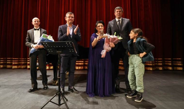 Özgür Özel’in dinletisine katıldığı Pervin Çakar’dan açıklama: ‘Yazılan ve çizilenlere inat…’