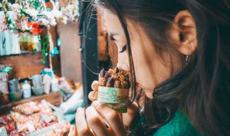 İlginç keşif; burun deliklerinin ikisi farklı şekilde koku alıyor