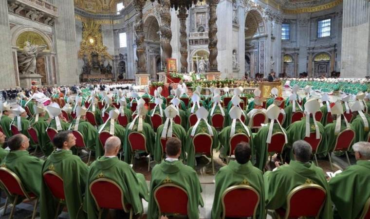 Vatikan’dan ‘transseksüel’ kararı: Vaftiz edilebilir