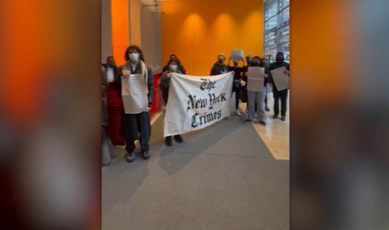 New York Times’ın genel merkezinde oturma eylemi: Gazze’de öldürülen gazetecilerin isimleri okundu