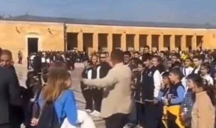 Anıtkabir’de ‘Andımız’ı okuyan çocuklara müdahale: ‘Ne hakla… Siz kimsiniz?’