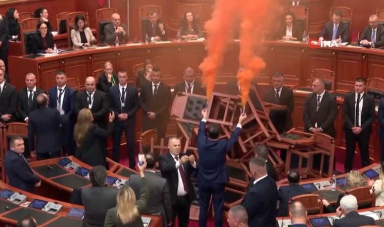 Parlamentoda 3. sis bombalı eylem