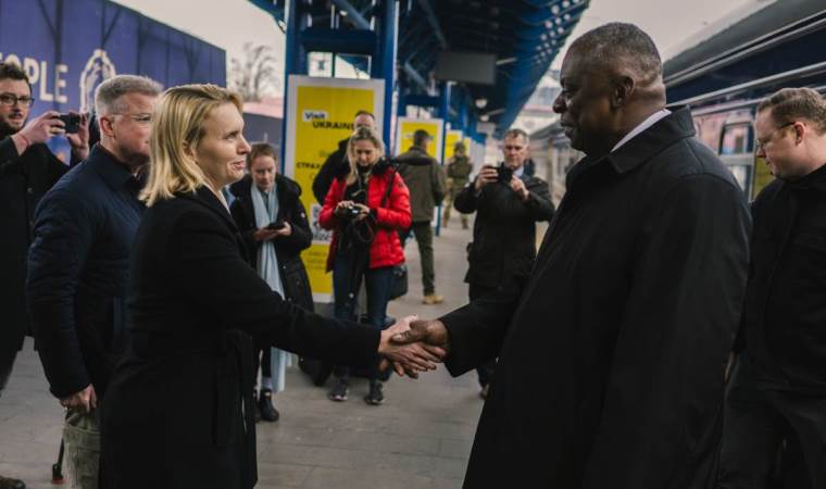 ABD Savunma Bakanı Austin’den Kiev’e süpriz ziyaret