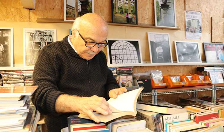 Okuma sevgisiyle 4 bin kitap biriktirdi, sahaf oldu