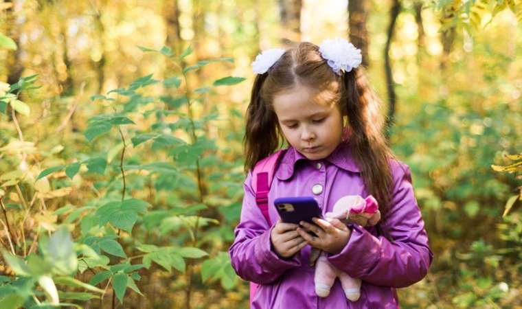 Konum takip uygulaması Findmykids’in pil seviyesi gösterme özelliğiyle çocuklar güvende, aileler huzurlu