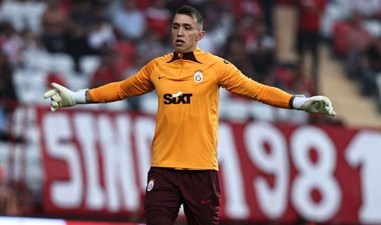 Galatasaraylı kaleci Fernando Muslera, Sabri Sarıoğlu’nun peşinde!