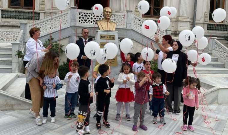 Cumhuriyetin 100. yılında 100 bin anaokulu öğrencisi beyaz balon uçurdu