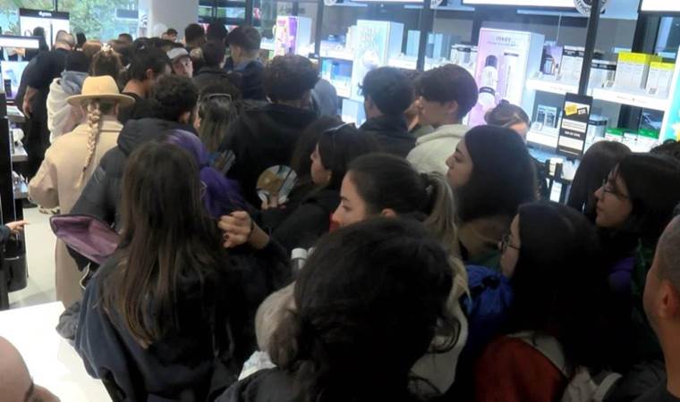 Geceden sıraya girmişlerdi… Bağdat Caddesi’ndeki Sephora izdihamla açıldı!