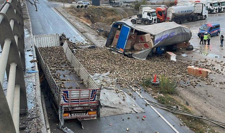Eskişehir’de 2 TIR, köprüden bağlantı yoluna uçtu: 2 şoför ağır yaralı