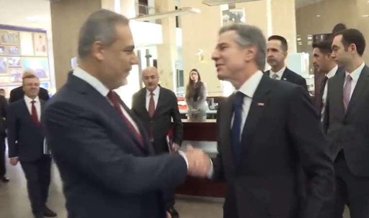 O anlar gündem oldu: Blinken sarılmak istedi, Hakan Fidan sadece elini sıktı