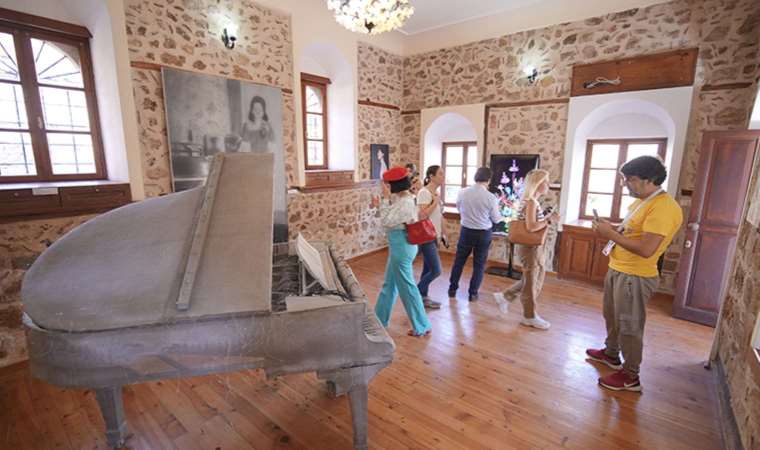 Antalya’da Kültür Yolu Festivali kapsamında açılan sergiler ziyaretçilerini ağırlıyor