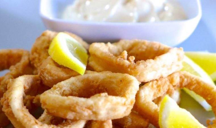 Deniz mahsullerinin göz bebeği: Ev yapımı çıtır kalamar tarifi