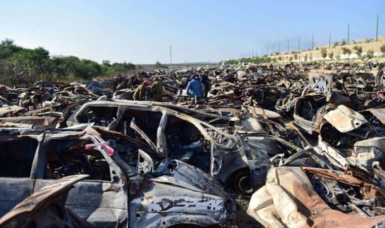 Gazze Şeridi’nde hurdaya çıkan sivil araçlar toplanıyor