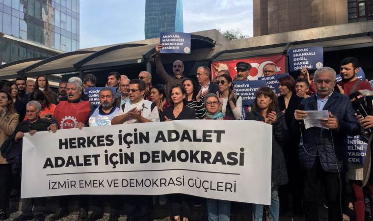 İzmir’de “Adalet Nöbeti”: Yargı darbesine karşı yürüyeceğiz