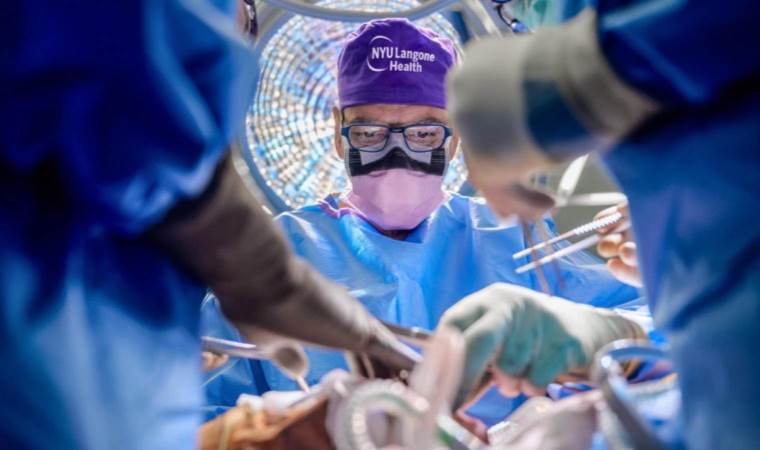ABD’de bir hastaya ‘tam göz’ nakli yapıldı