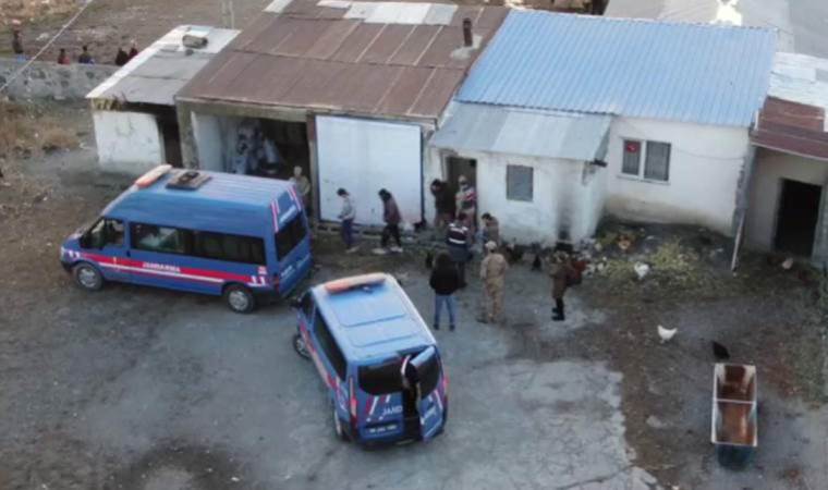 Kaçak göçmenler Kars’taki gecekonduda yakalandı!