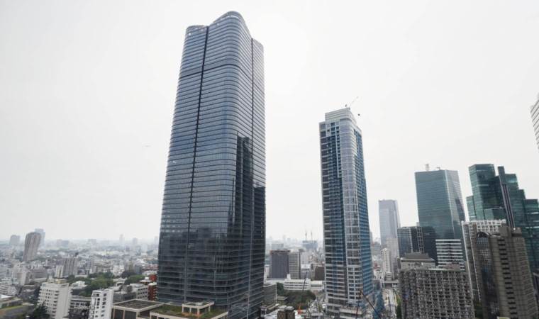 Japonya’nın en yüksek gökdeleni açıldı