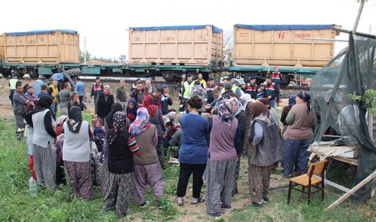 Hemzemin geçitte tren, traktöre çarptı: 1 ölü, 1 yaralı