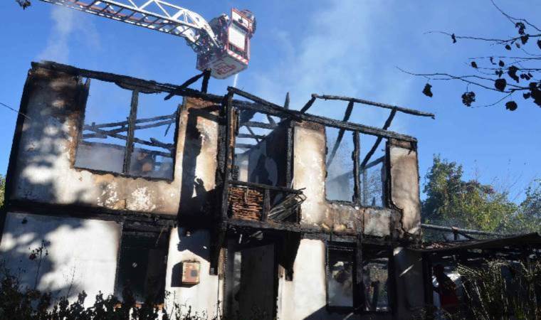 Feci olay… Banyo yaparken yangın çıktı, tamir yapan ustalar tarafından kurtarıldı!