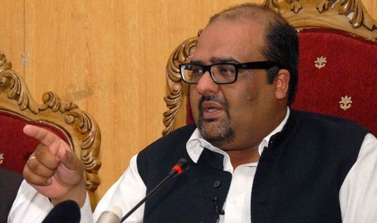 İmran Han’ın eski danışmanına asit saldırısı