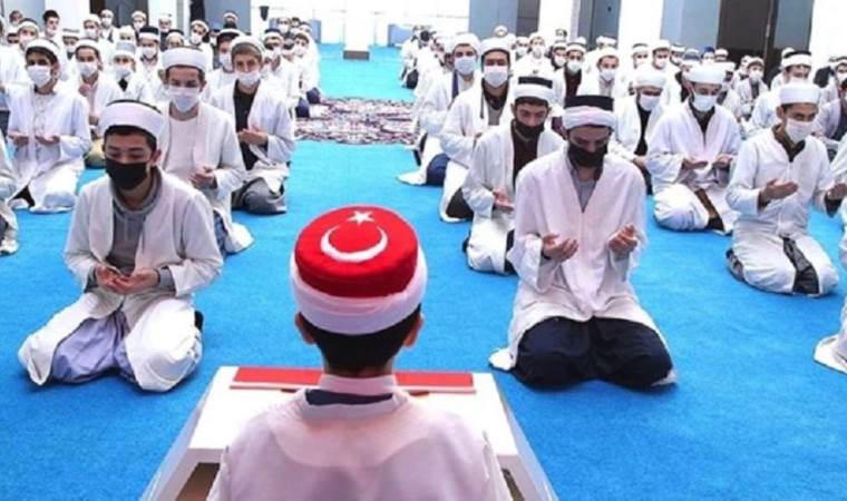 Tarihçi Prof. Dr. Hakkı Uyar 98 yılın ardından uyardı: ‘Milletten ümmete evrilme sürecindeyiz’