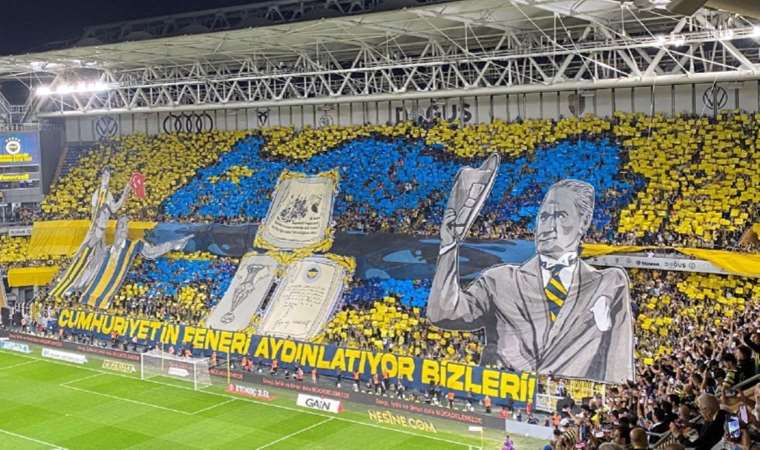 Fenerbahçe’den 100.yıl koreografisi! ‘Cumhuriyetin feneri aydınlatıyor bizleri’