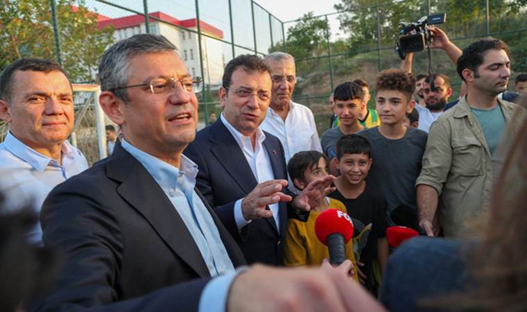 Özel ve İmamoğlu, Osmaniye’de çocuklarla top oynadı