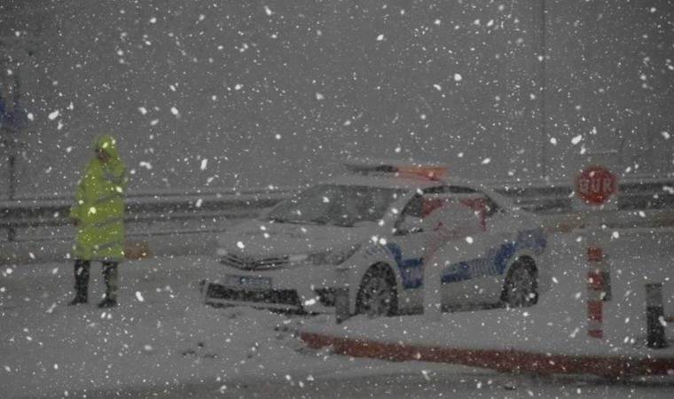 Yoğun kar ve tipi ulaşımı aksattı, bazı yollar trafiğe kapandı