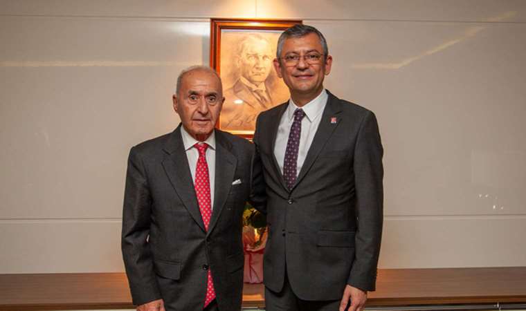 CHP’nin eski Genel Başkanı Hikmet Çetin, Özgür Özel’i ziyaret etti