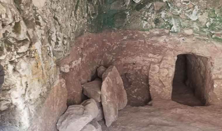 Kaçak kazılarda bulundu: 1900 yıllık mezar