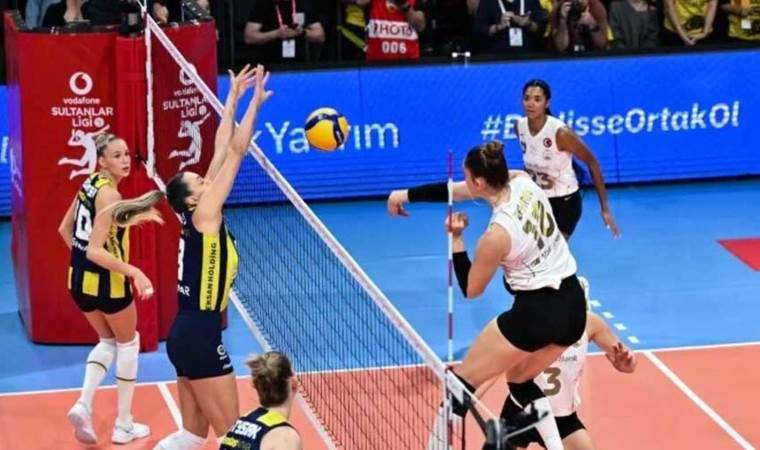 Fenerbahçe Opet,  Vakıfbank’ı 3-1 ile geçti!