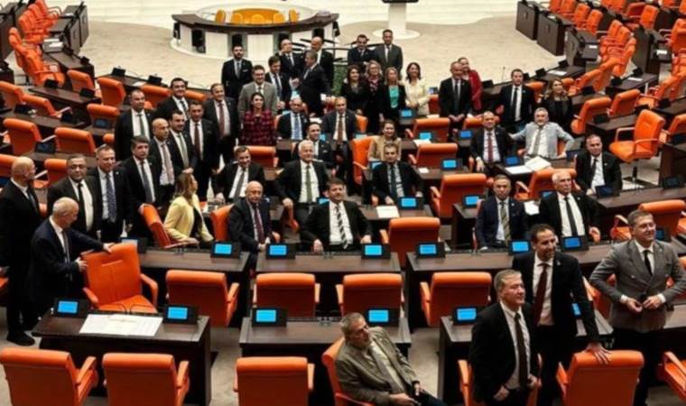 CHP’li vekillerin ‘adalet nöbeti’ sona erdi