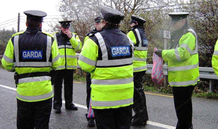 İrlanda’da bir okulun dışında yaşanan bıçaklama olayında 5 kişi yaralandı