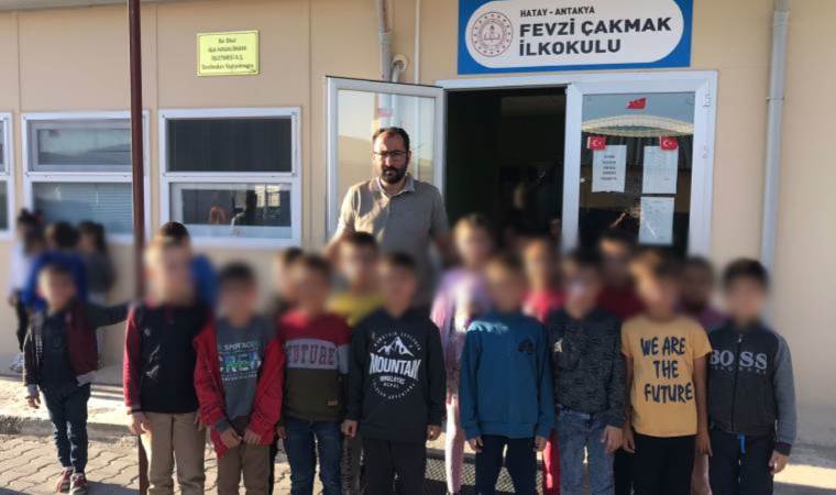 Deprem bölgesindeki öğretmenler zor şartlarda görev yapıyor: Hepimizin acısı ortak