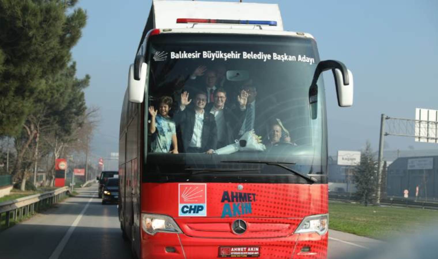 CHP'li Ahmet Akın, Balıkesir'de coşkuyla karşılandı: 'Yeni yönetim, yeni anlayış...'