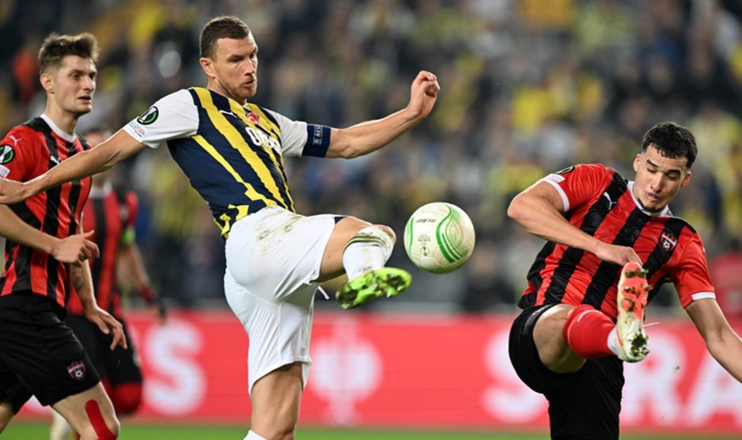 Fenerbahçeli yıldız, UEFA Avrupa Konferans Ligi'nde haftanın oyuncusu ödülüne aday!