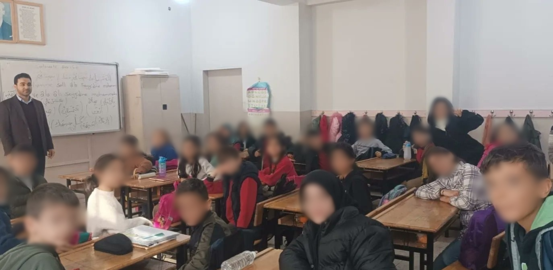 İmam ve müezzinler okullarda cirit atıyor: 'İnsan hakları' eğitimi verdiler!