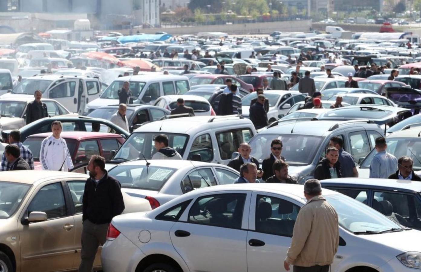 İkinci el otomobilde 'kan kaybı'... Araba fiyatları düşecek mi? 2024'te satışlar duracak mı?