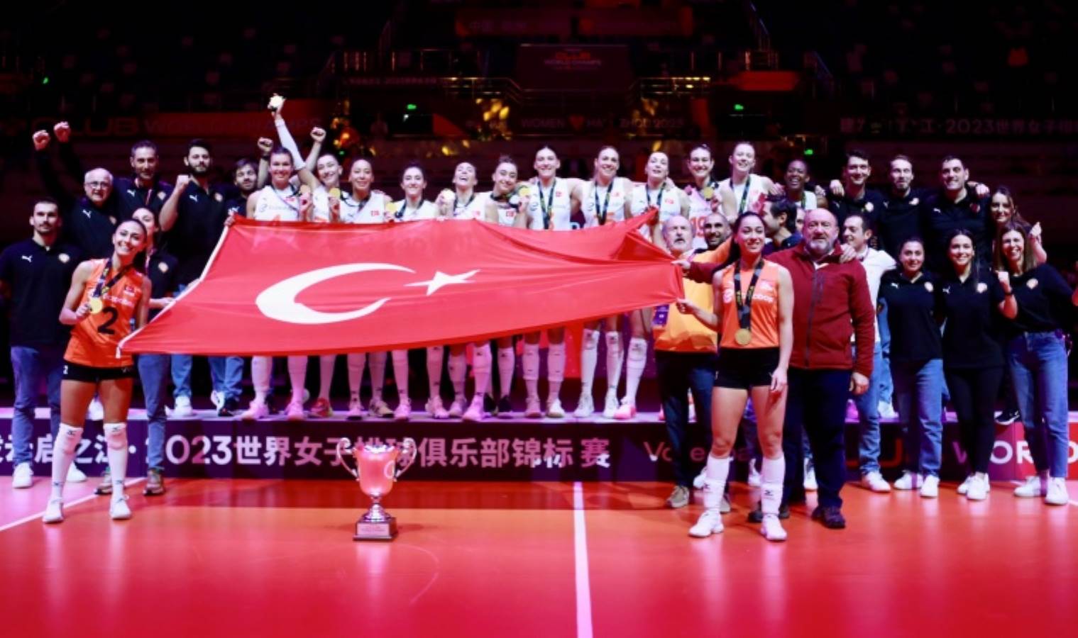 Cumhuriyet'in 100. yılında voleybola Türk damgası!