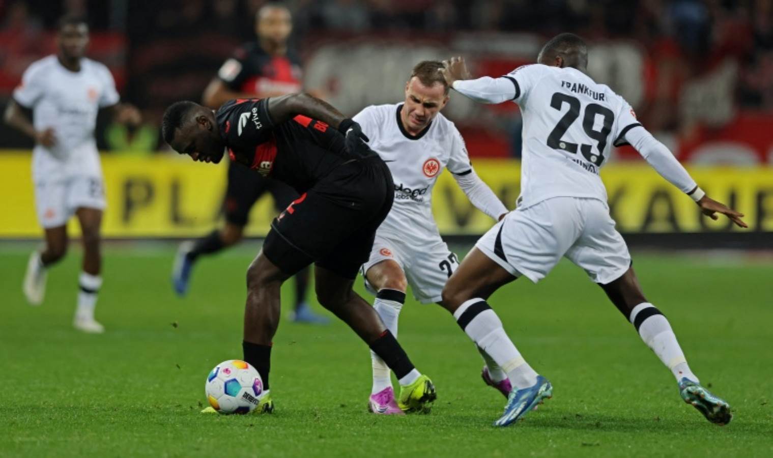 Namağlup lider Bayer Leverkusen yoluna emin adımlarla ilerliyor!