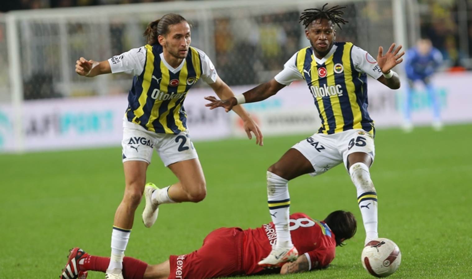 Spor yazarları Fenerbahçe - Sivasspor maçını yorumladı: 'Pazubentsiz kaptan Fred'