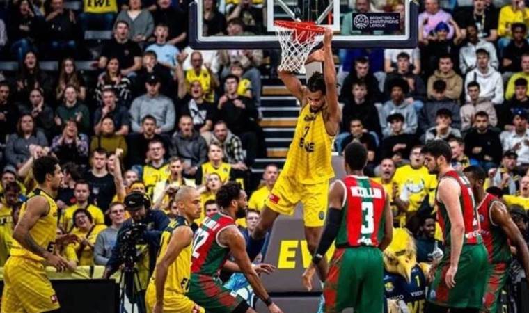 Pınar Karşıyaka son çeyrekte havlu attı