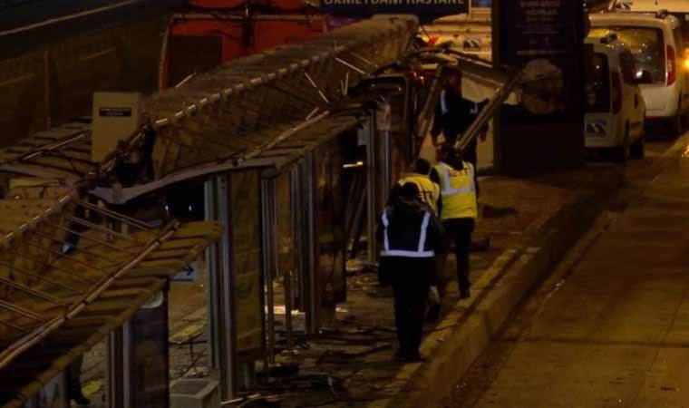 Okmeydanı’nda metrobüs durağa çarptı: 1 yaralı