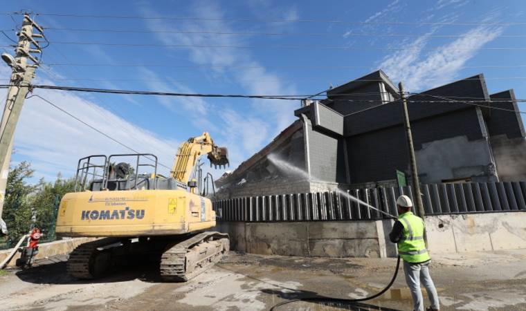 Narlıdere’de, kaçak yapılarla mücadele sürüyor