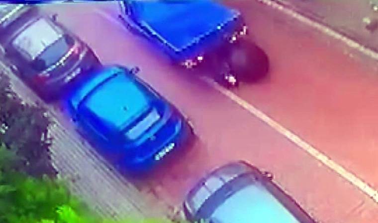 Geri giden kamyonetin altında kaldı: Yaşamını yitirdi