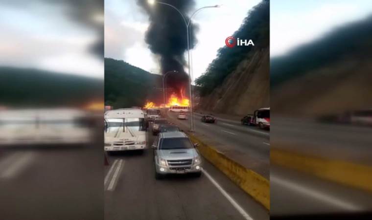 Trafik kazasında 16 araç küle döndü: 8 ölü, 14 yaralı