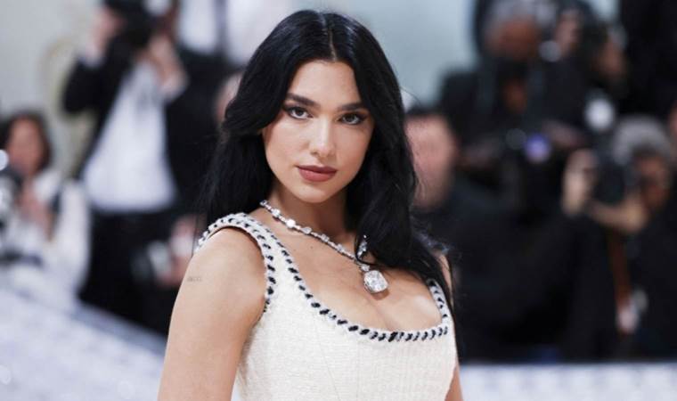 Dua Lipa numarasını paylaştı: ‘Bana mesaj at’