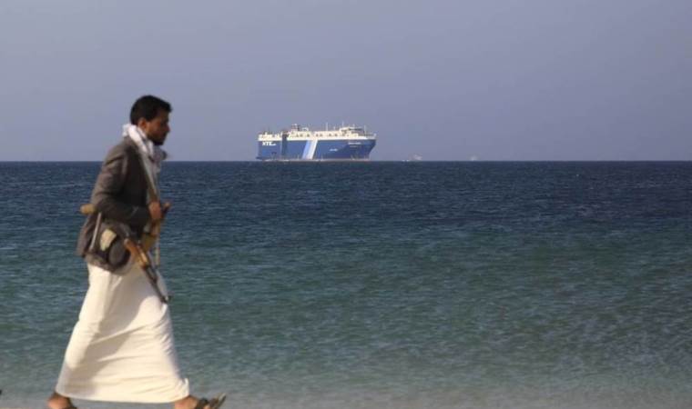 Kızıldeniz’de Liberya bayraklı gemi alev aldı