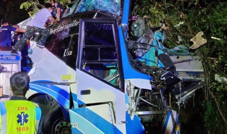 Tayland’da iki katlı otobüs ağaca çarptı: 14 ölü, 35 yaralı